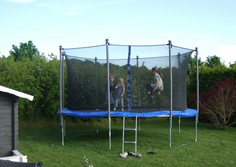 Kinderfeestje thuis organiseren? Huur een trampoline!